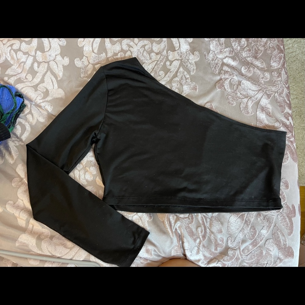 One sleeve crop top